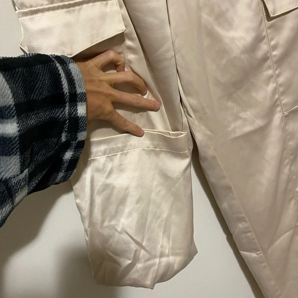 House of Harlow Cream Satin Cargo Pants 8 - Picture 5 of 9